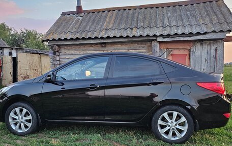 Hyundai Solaris II рестайлинг, 2011 год, 800 000 рублей, 6 фотография