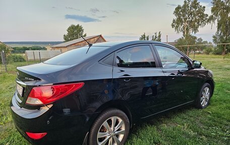 Hyundai Solaris II рестайлинг, 2011 год, 800 000 рублей, 9 фотография