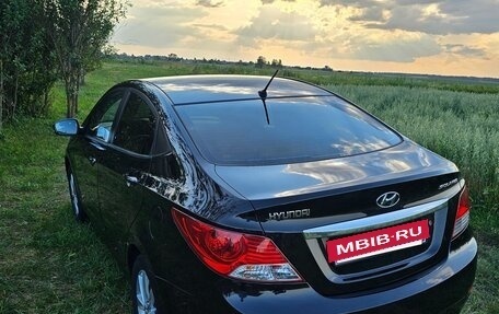 Hyundai Solaris II рестайлинг, 2011 год, 800 000 рублей, 11 фотография