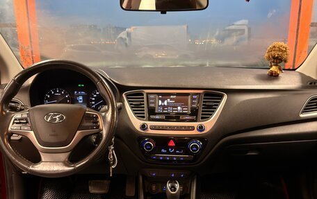 Hyundai Solaris II рестайлинг, 2017 год, 1 000 000 рублей, 6 фотография