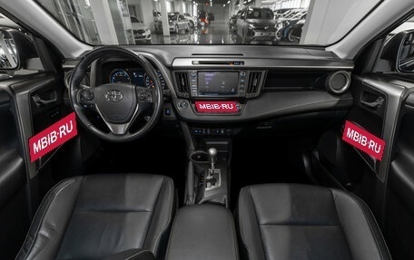 Toyota RAV4, 2019 год, 3 300 000 рублей, 8 фотография