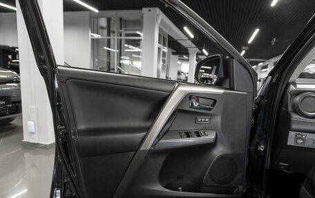 Toyota RAV4, 2019 год, 3 300 000 рублей, 18 фотография