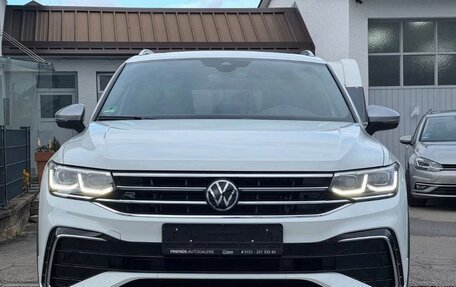 Volkswagen Tiguan II, 2022 год, 3 240 000 рублей, 2 фотография