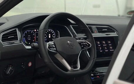 Volkswagen Tiguan II, 2022 год, 3 240 000 рублей, 25 фотография