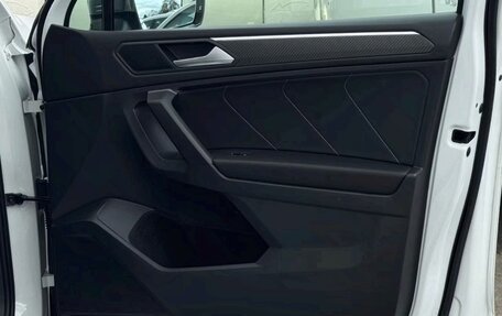 Volkswagen Tiguan II, 2022 год, 3 240 000 рублей, 31 фотография