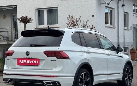 Volkswagen Tiguan II, 2022 год, 3 240 000 рублей, 40 фотография