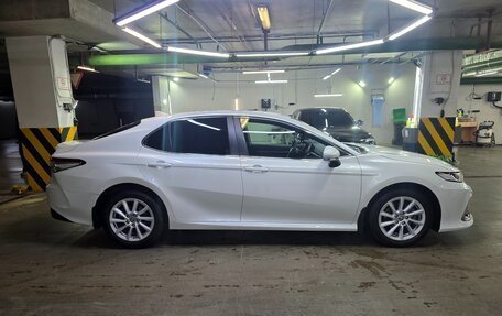 Toyota Camry, 2021 год, 3 050 000 рублей, 6 фотография