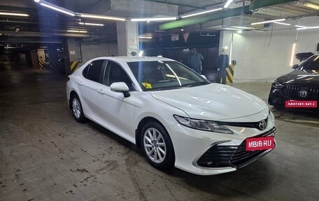Toyota Camry, 2021 год, 3 050 000 рублей, 5 фотография