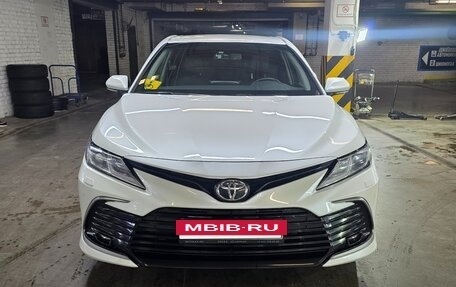 Toyota Camry, 2021 год, 3 050 000 рублей, 4 фотография
