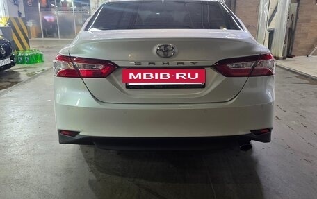 Toyota Camry, 2021 год, 3 050 000 рублей, 8 фотография