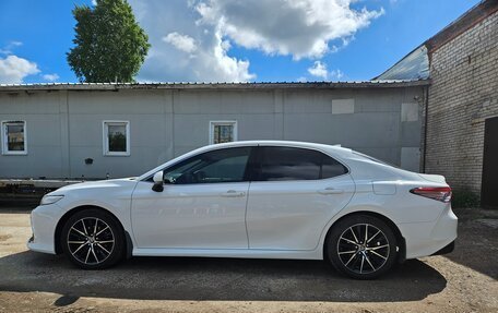 Toyota Camry, 2021 год, 3 050 000 рублей, 4 фотография
