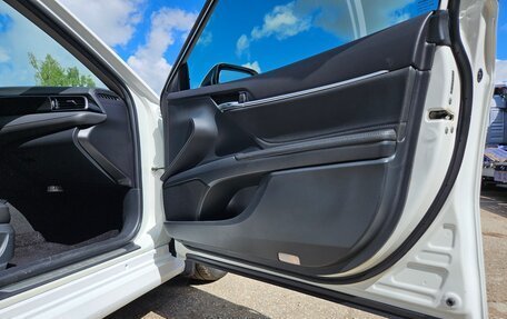 Toyota Camry, 2021 год, 3 050 000 рублей, 10 фотография