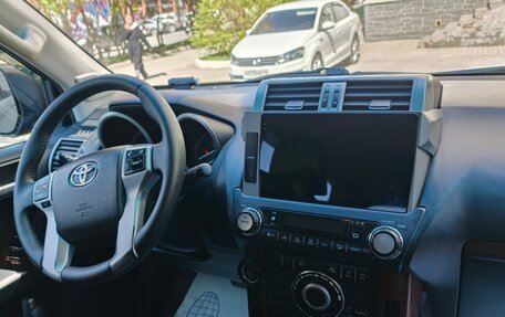 Toyota Land Cruiser Prado 150 рестайлинг 2, 2015 год, 4 100 000 рублей, 14 фотография