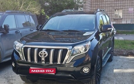 Toyota Land Cruiser Prado 150 рестайлинг 2, 2015 год, 4 100 000 рублей, 6 фотография