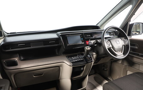 Honda Stepwgn IV, 2016 год, 1 699 000 рублей, 8 фотография