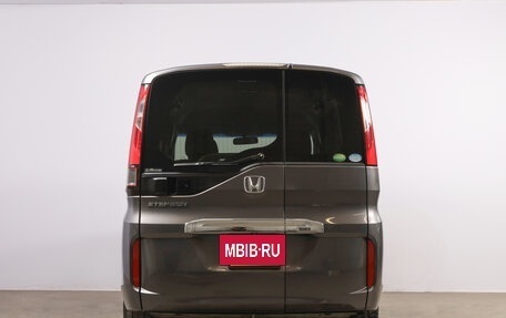 Honda Stepwgn IV, 2016 год, 1 699 000 рублей, 6 фотография