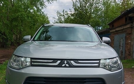Mitsubishi Outlander III рестайлинг 3, 2013 год, 1 550 000 рублей, 1 фотография