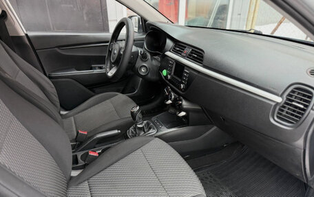 KIA Rio IV, 2018 год, 850 000 рублей, 18 фотография