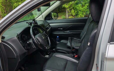 Mitsubishi Outlander III рестайлинг 3, 2013 год, 1 550 000 рублей, 6 фотография