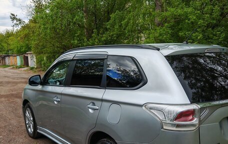 Mitsubishi Outlander III рестайлинг 3, 2013 год, 1 550 000 рублей, 4 фотография