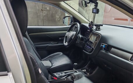Mitsubishi Outlander III рестайлинг 3, 2013 год, 1 550 000 рублей, 8 фотография