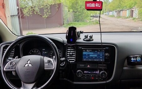 Mitsubishi Outlander III рестайлинг 3, 2013 год, 1 550 000 рублей, 9 фотография