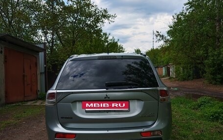 Mitsubishi Outlander III рестайлинг 3, 2013 год, 1 550 000 рублей, 2 фотография
