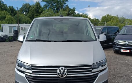 Volkswagen Multivan T6 рестайлинг, 2022 год, 8 590 000 рублей, 3 фотография