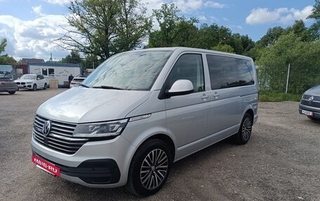 Volkswagen Multivan T6 рестайлинг, 2022 год, 8 590 000 рублей, 2 фотография