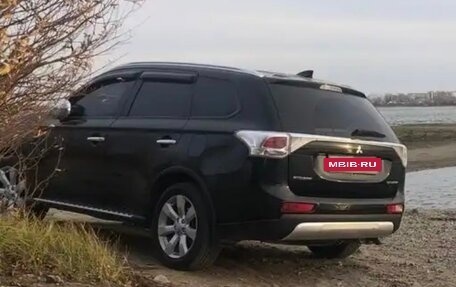 Mitsubishi Outlander III рестайлинг 3, 2014 год, 2 000 050 рублей, 4 фотография