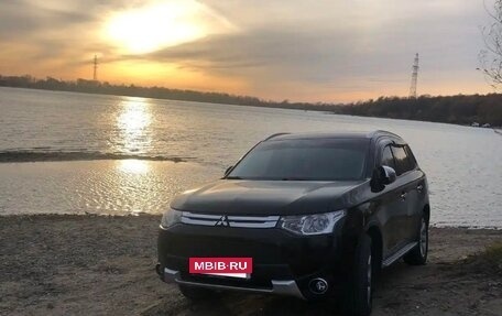 Mitsubishi Outlander III рестайлинг 3, 2014 год, 2 000 050 рублей, 3 фотография