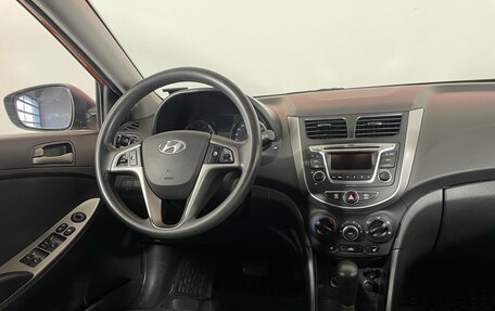 Hyundai Solaris II рестайлинг, 2015 год, 1 050 000 рублей, 13 фотография