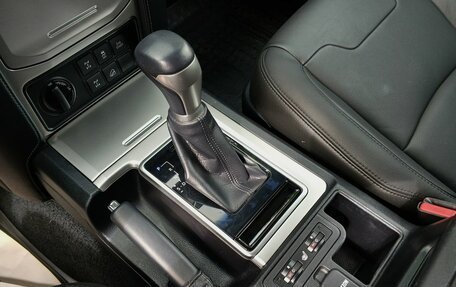 Toyota Land Cruiser Prado 150 рестайлинг 2, 2021 год, 6 399 000 рублей, 19 фотография