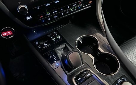 Lexus RX IV рестайлинг, 2019 год, 4 300 000 рублей, 10 фотография