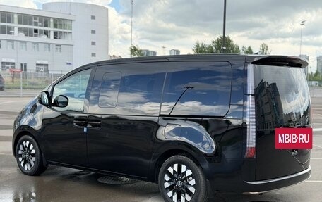 Hyundai Staria, 2025 год, 6 990 000 рублей, 4 фотография