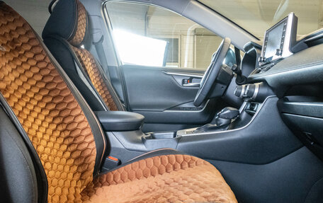 Toyota RAV4, 2019 год, 2 989 000 рублей, 21 фотография