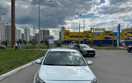 Hyundai Solaris II рестайлинг, 2017 год, 499 000 рублей, 3 фотография