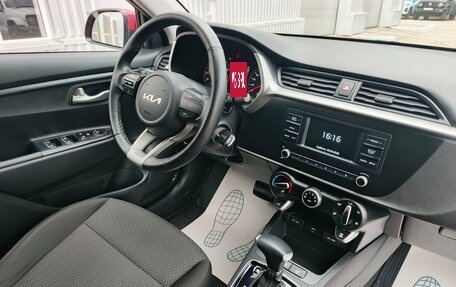 KIA Rio IV, 2022 год, 1 590 000 рублей, 12 фотография