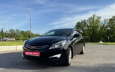 Hyundai Solaris II рестайлинг, 2015 год, 930 000 рублей, 1 фотография