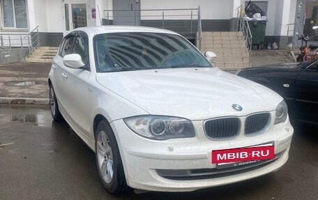 BMW 1 серия, 2011 год, 750 000 рублей, 2 фотография