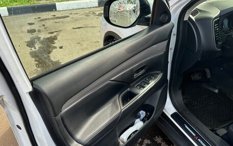 Mitsubishi Outlander III рестайлинг 3, 2019 год, 2 650 000 рублей, 3 фотография