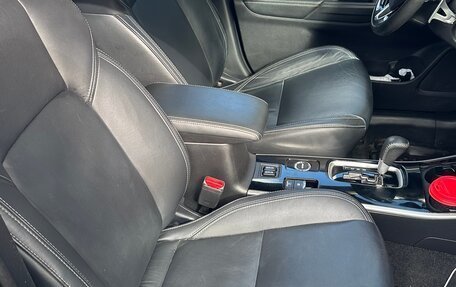 Mitsubishi Outlander III рестайлинг 3, 2019 год, 2 650 000 рублей, 9 фотография
