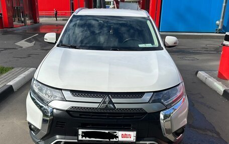 Mitsubishi Outlander III рестайлинг 3, 2019 год, 2 650 000 рублей, 11 фотография