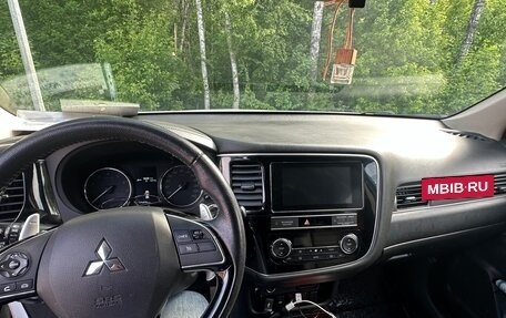 Mitsubishi Outlander III рестайлинг 3, 2019 год, 2 650 000 рублей, 2 фотография