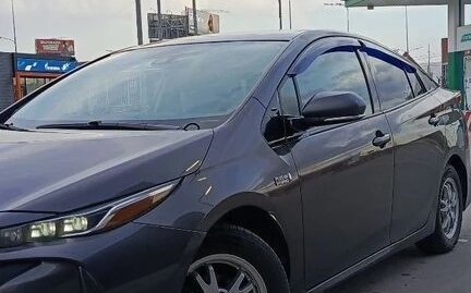 Toyota Prius IV XW50, 2018 год, 1 999 999 рублей, 4 фотография