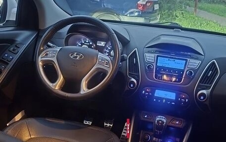 Hyundai ix35 I рестайлинг, 2012 год, 950 000 рублей, 10 фотография