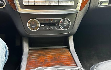 Mercedes-Benz GL-Класс, 2015 год, 21 фотография