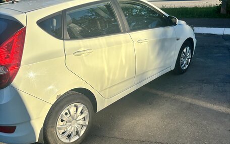 Hyundai Solaris II рестайлинг, 2011 год, 710 000 рублей, 2 фотография