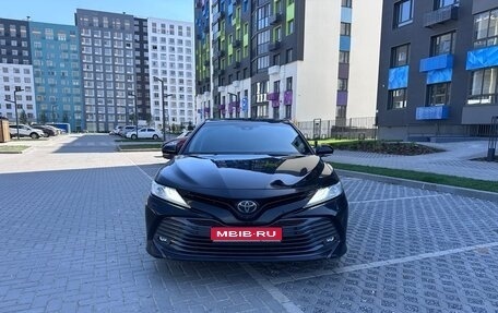 Toyota Camry, 2020 год, 1 995 000 рублей, 1 фотография