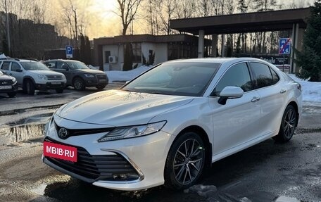 Toyota Camry, 2021 год, 3 550 000 рублей, 2 фотография